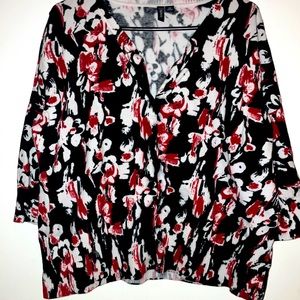 Sz 2x red and white on black flower print cardigan.